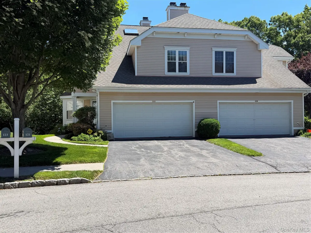 121 Winding Ridge RD, White Plains, NY 10603