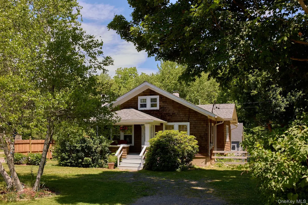 75 Brookside RD, New Paltz, NY 12561