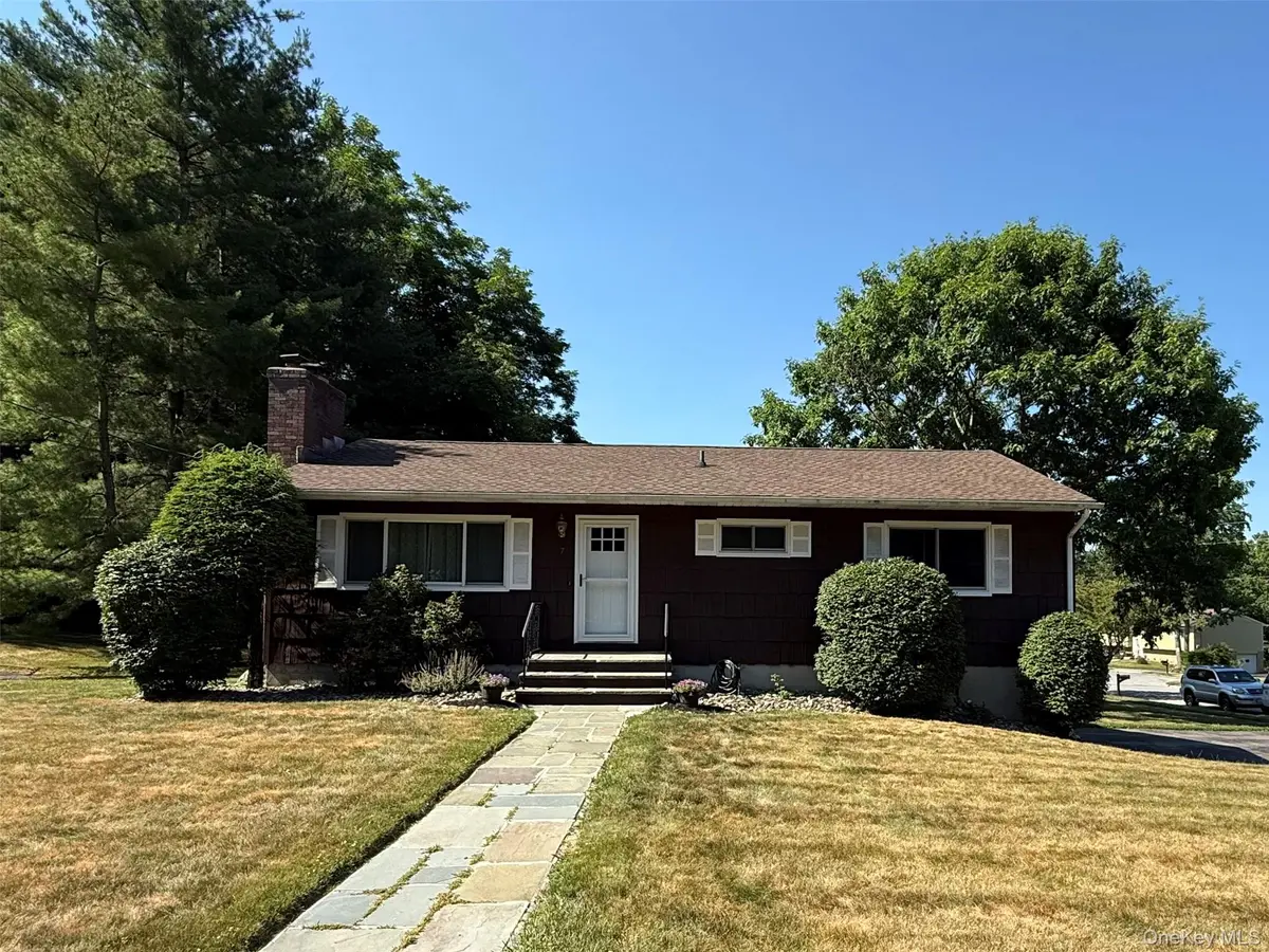 7 Richmond RD, Poughkeepsie, NY 12603