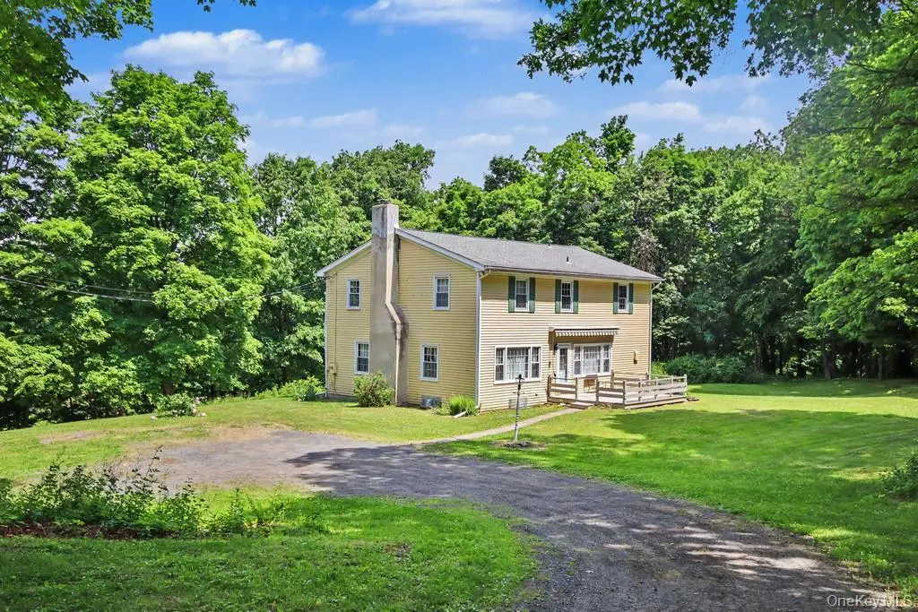 72 Egbertson RD, Campbell Hall, NY 10916