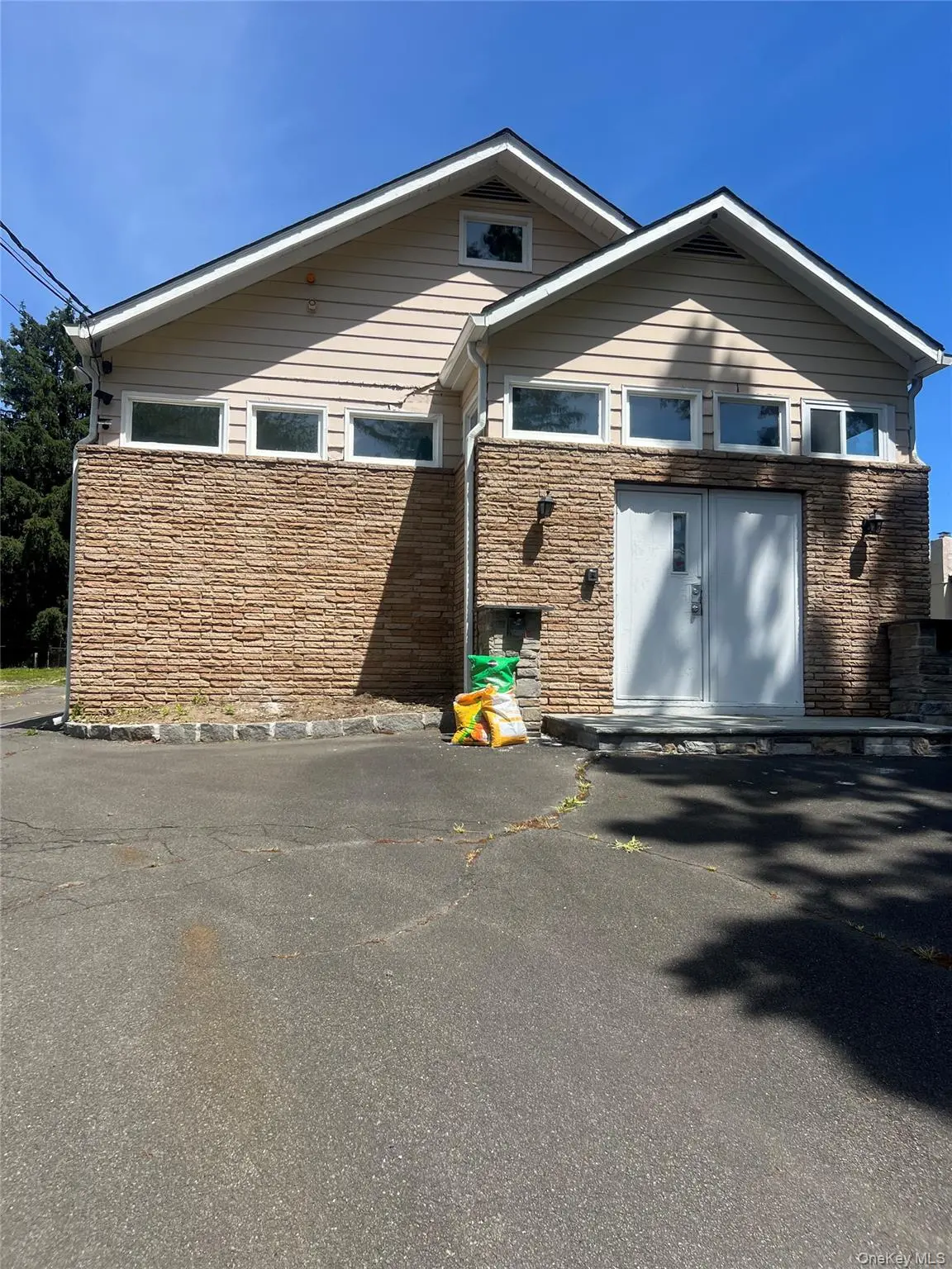 494 N Middletown RD, Pearl River, NY 10965
