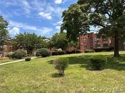 110 Division AVE #2 E, Levittown, NY 11756