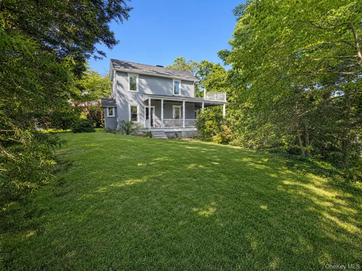 207 Prospect AVE, Sea Cliff, NY 11579