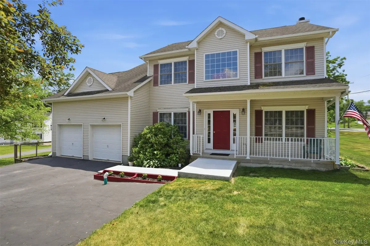 2 Gatehouse PL, Walden, NY 12586