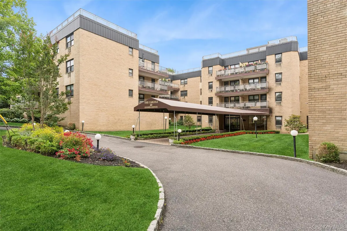 40 Stoner AVE #1R, Great Neck, NY 11021