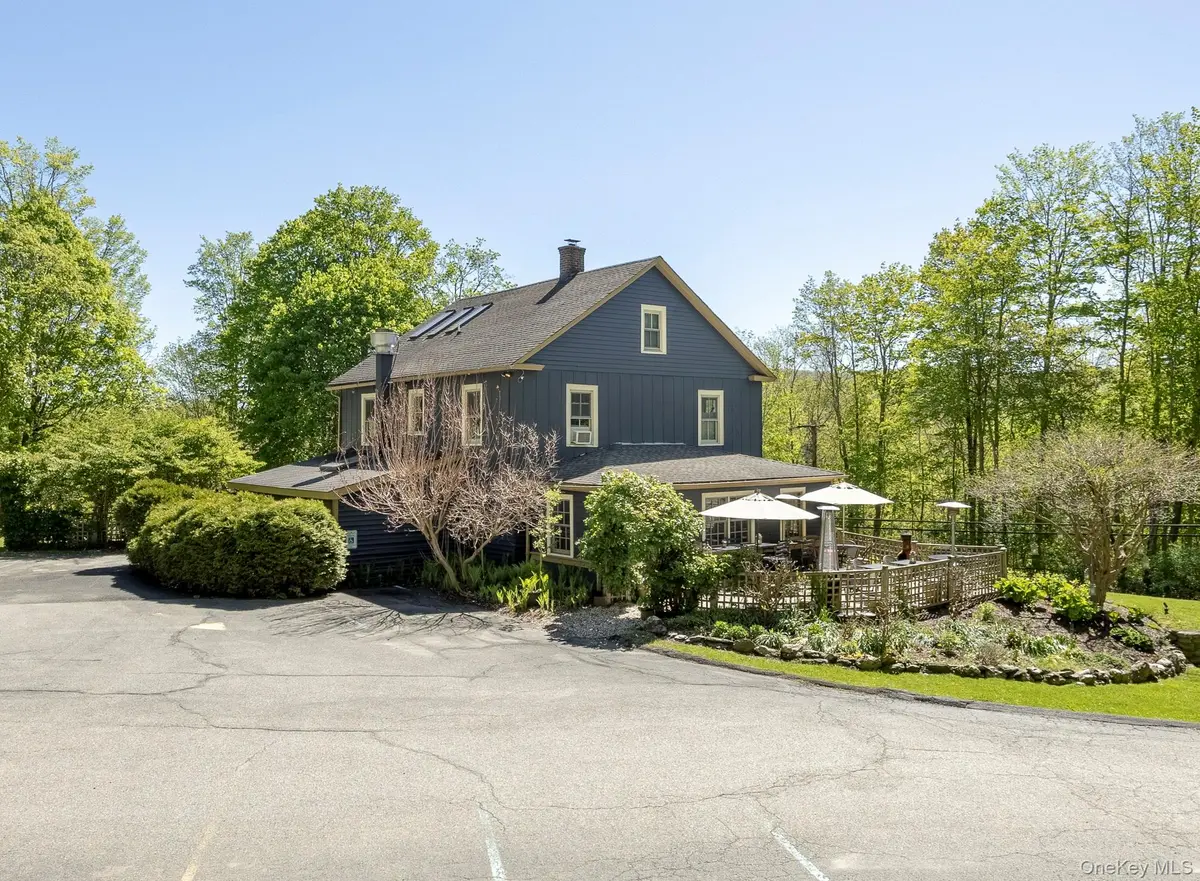 6 Autumn LN, Amenia, NY 12501