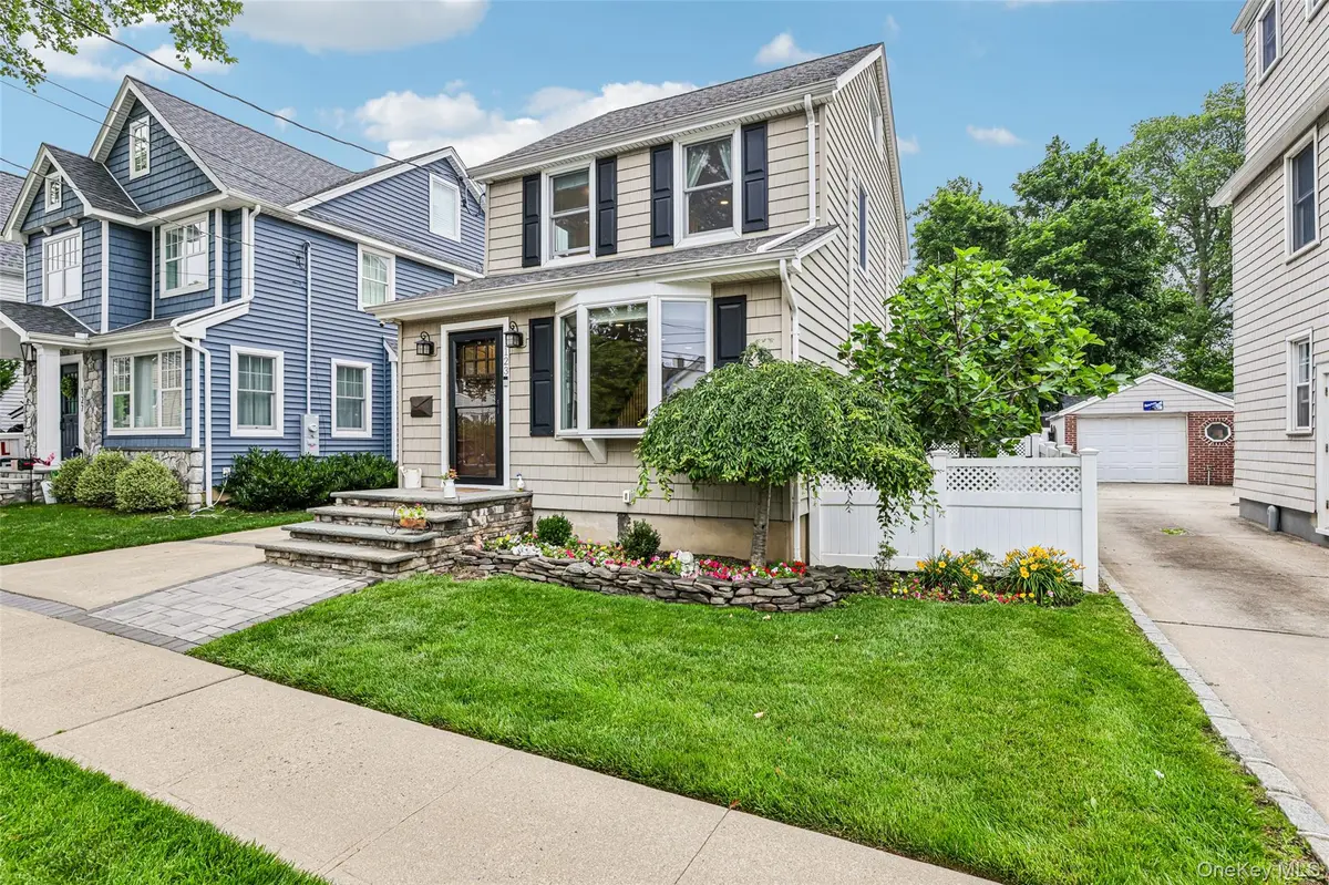 123 Stratford AVE, Williston Park, NY 11596