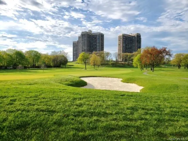 26910 Grand Central Pkwy #7M, Floral Park, NY 11005