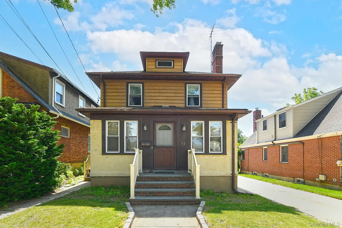 51 Bellmore ST, Floral Park, NY 11001