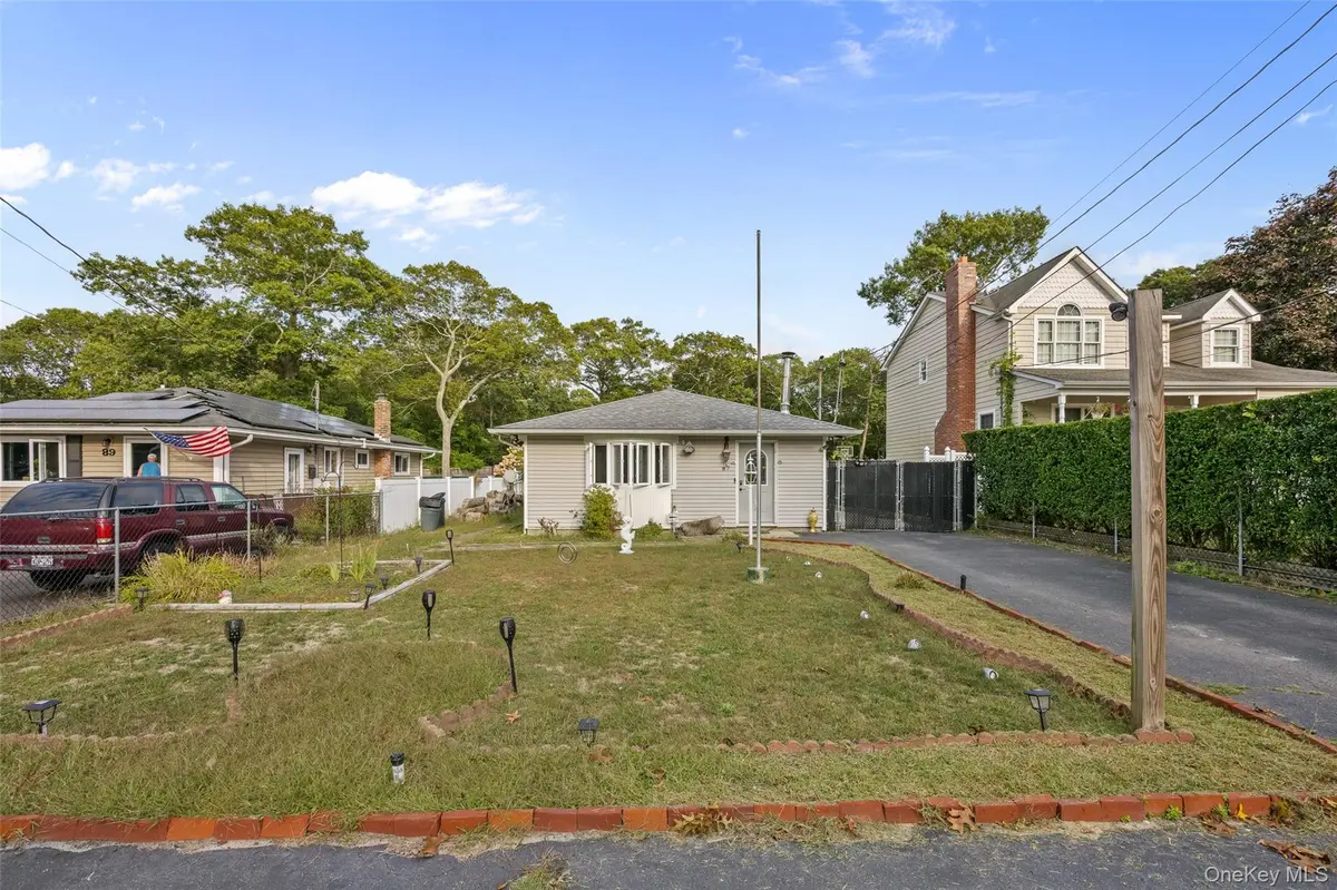 87 Biltmore DR, Mastic Beach, NY 11951