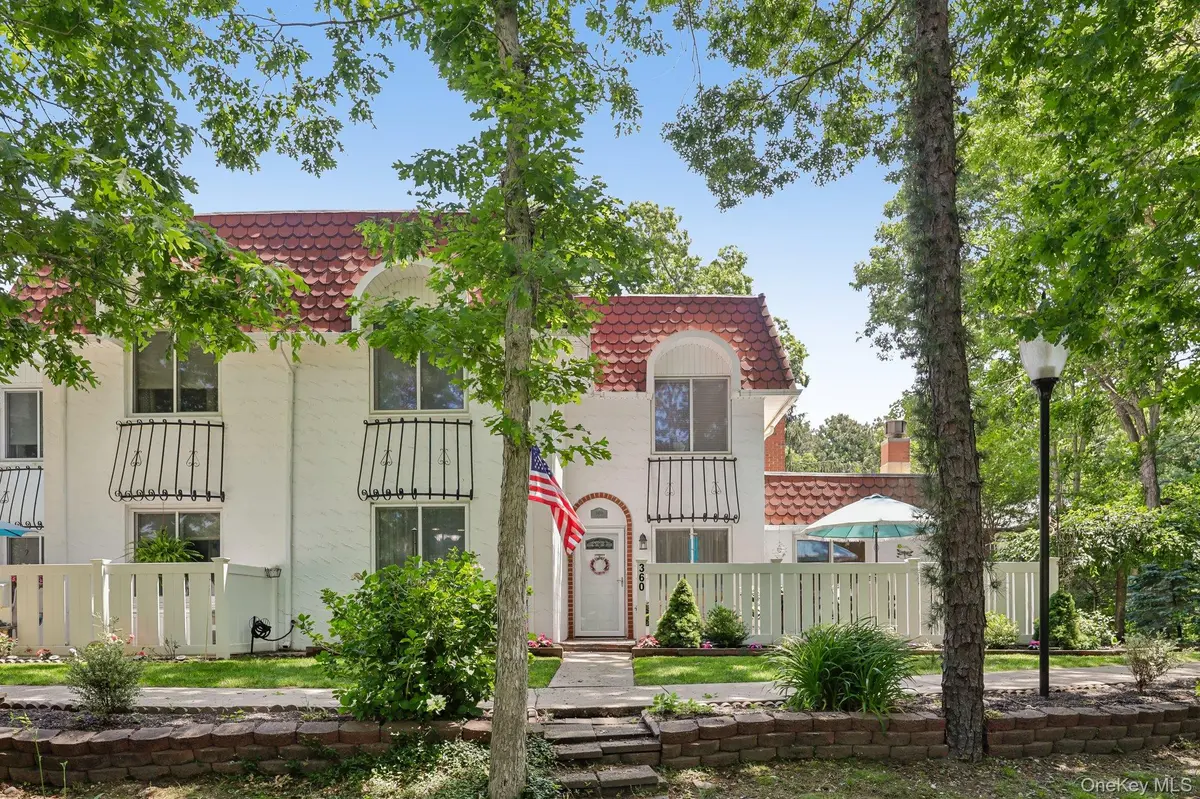 360 Birchwood RD, Medford, NY 11763