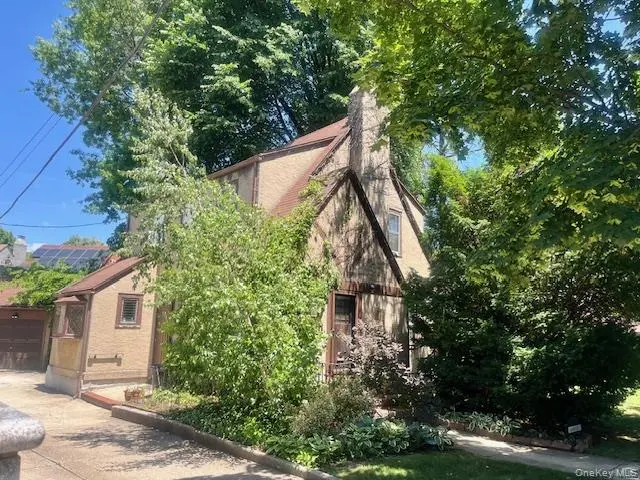 11515 Babbage ST, Richmond Hill, NY 11418