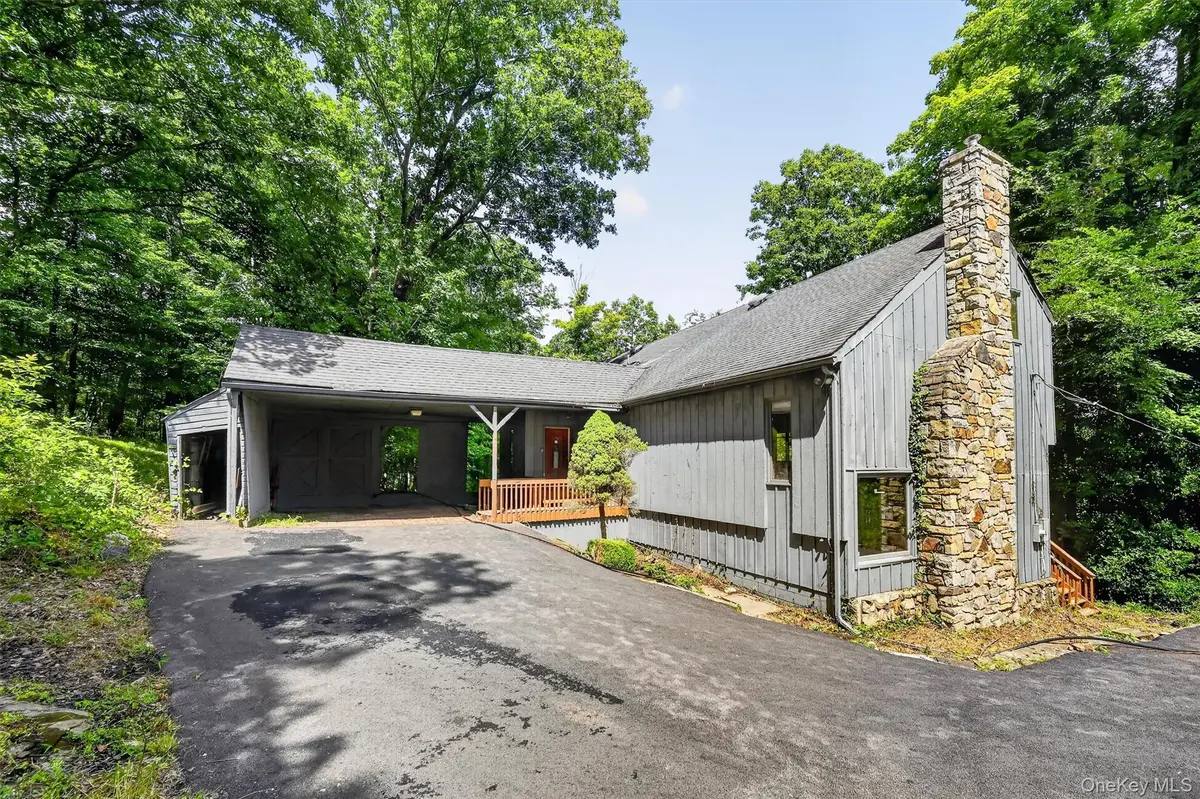 1199 Mombasha RD, Monroe, NY 10950