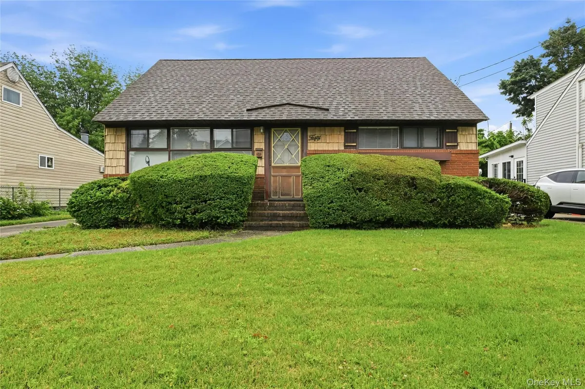 50 Moeller ST, Hicksville, NY 11801