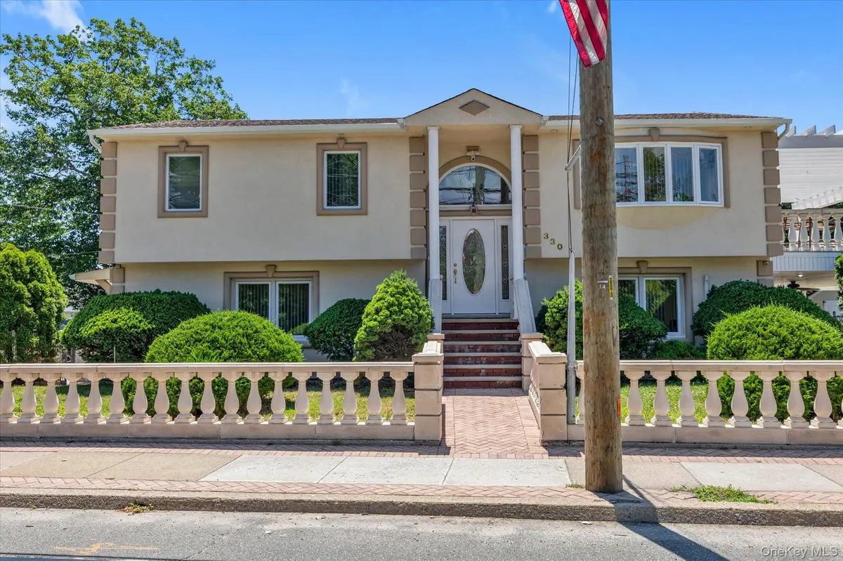 330 Bayville AVE, Bayville, NY 11709