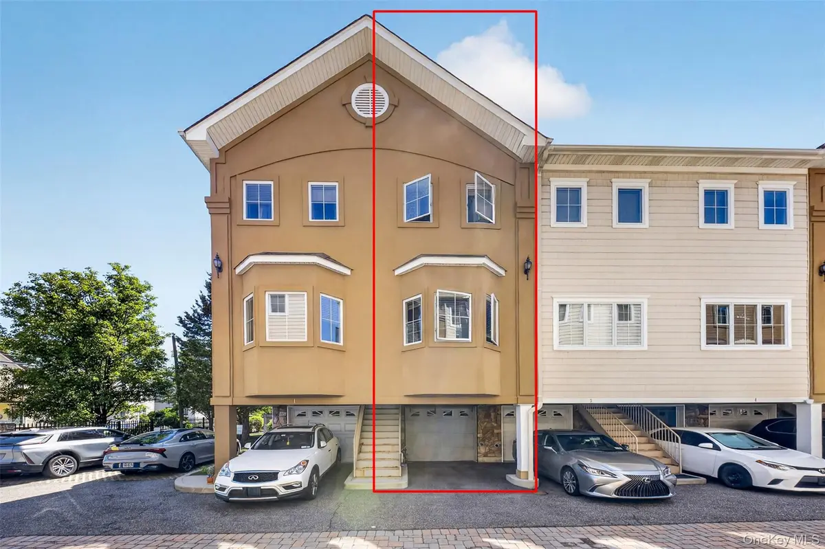 330 Maple AVE #2, Westbury, NY 11590