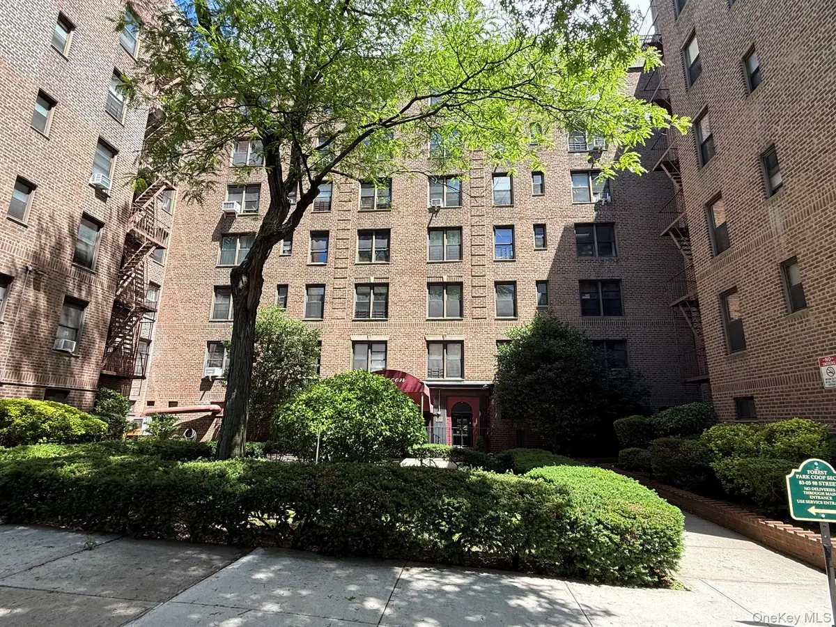 83-05 98 ST #3H, Woodhaven, NY 11421