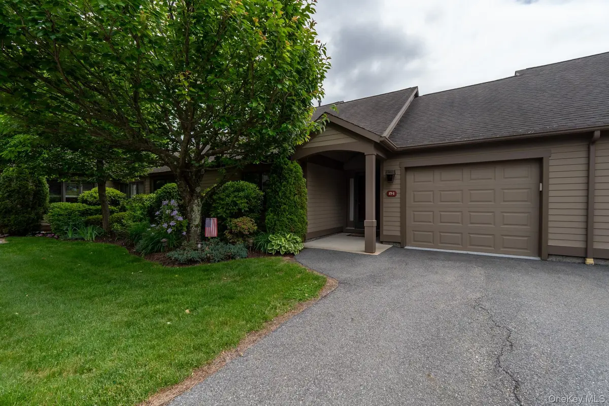 879 Heritage HLS #B, Somers, NY 10589