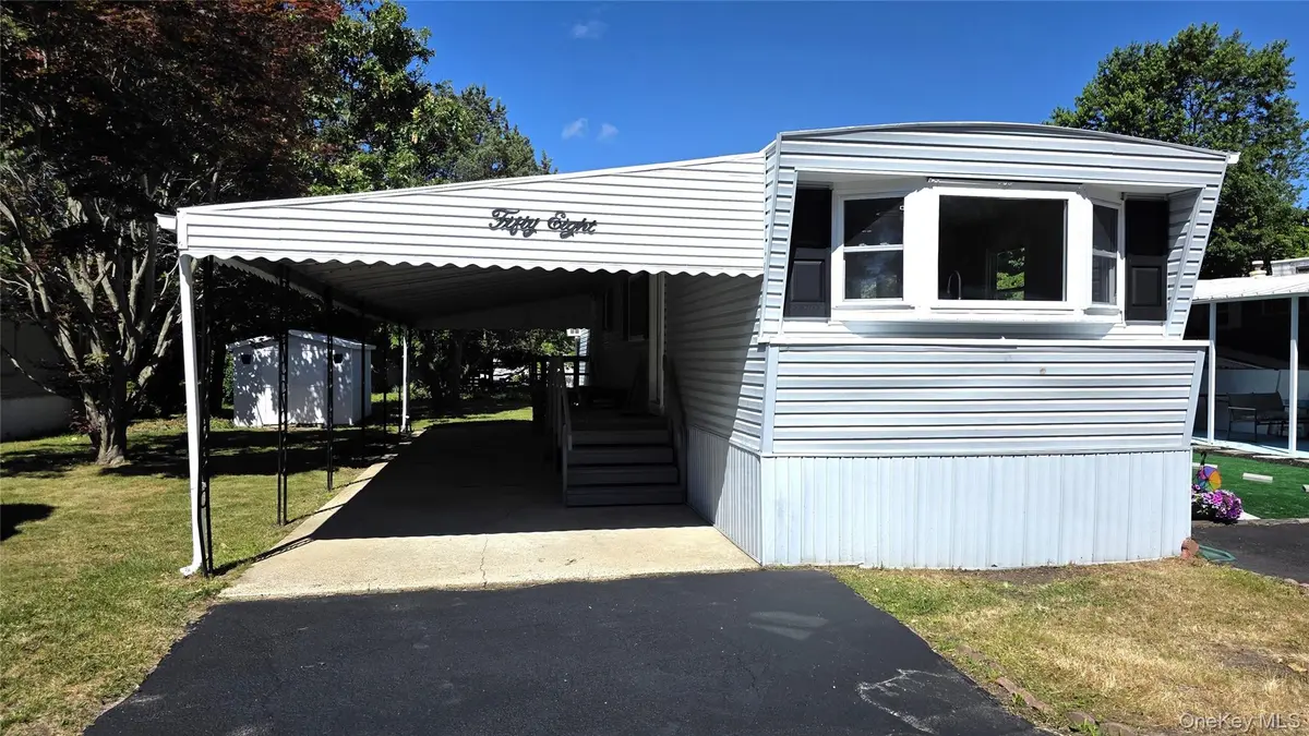 58 Betsy Ross DR, Bohemia, NY 11716