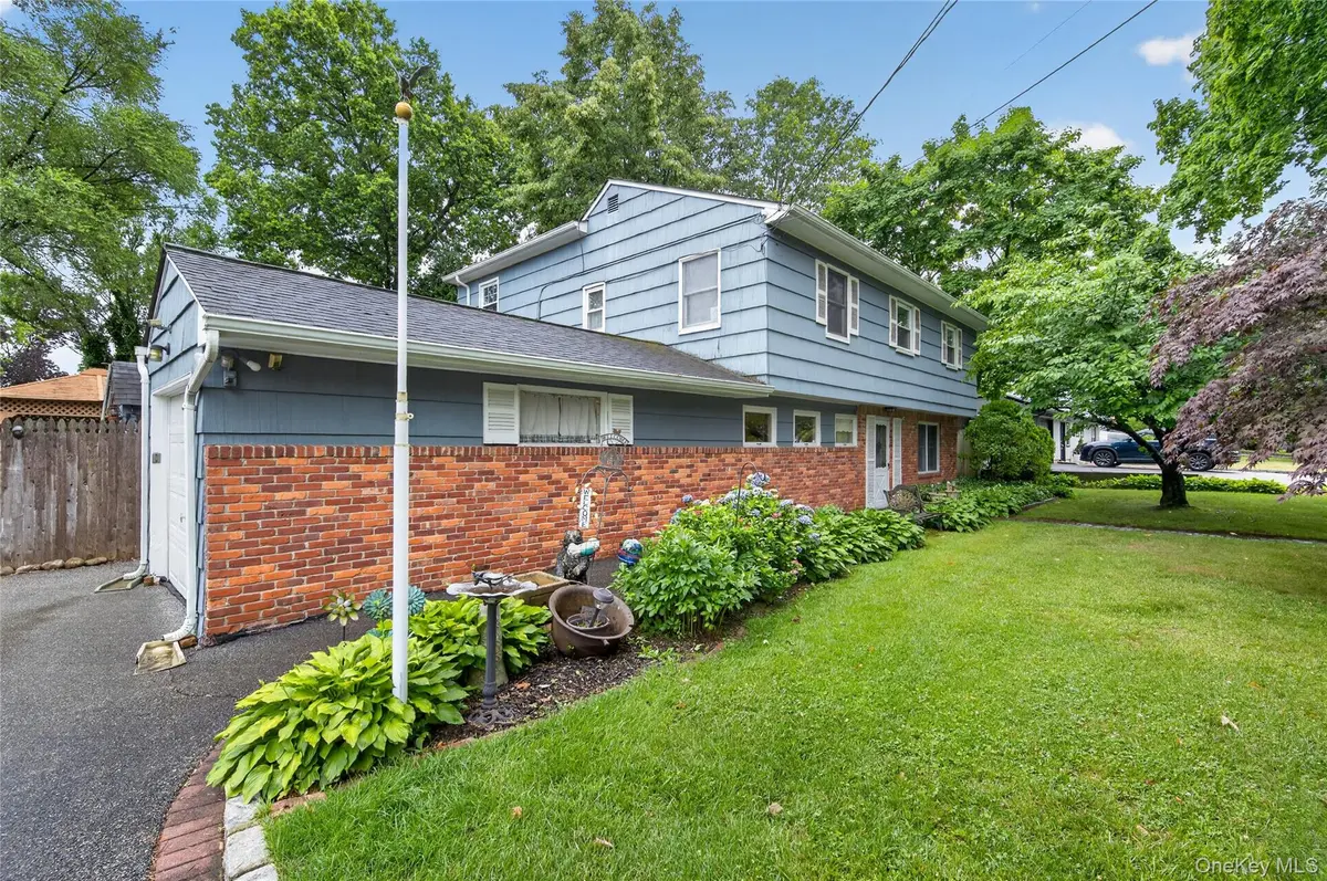 190 Oakwood RD, Huntington Station, NY 11746