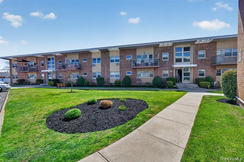 4 Rose ST #Building 6 Unit D-1, Oceanside, NY 11572