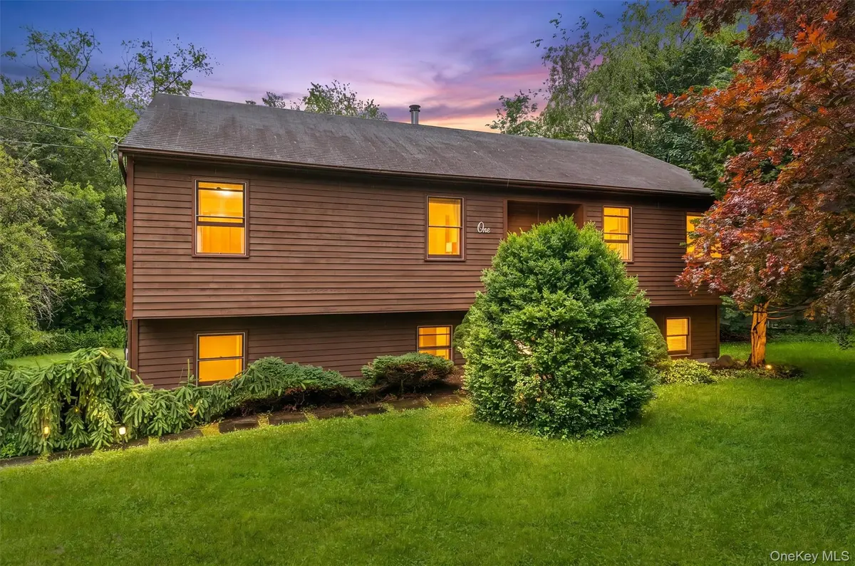 1 Sunset DR, Yorktown Heights, NY 10598