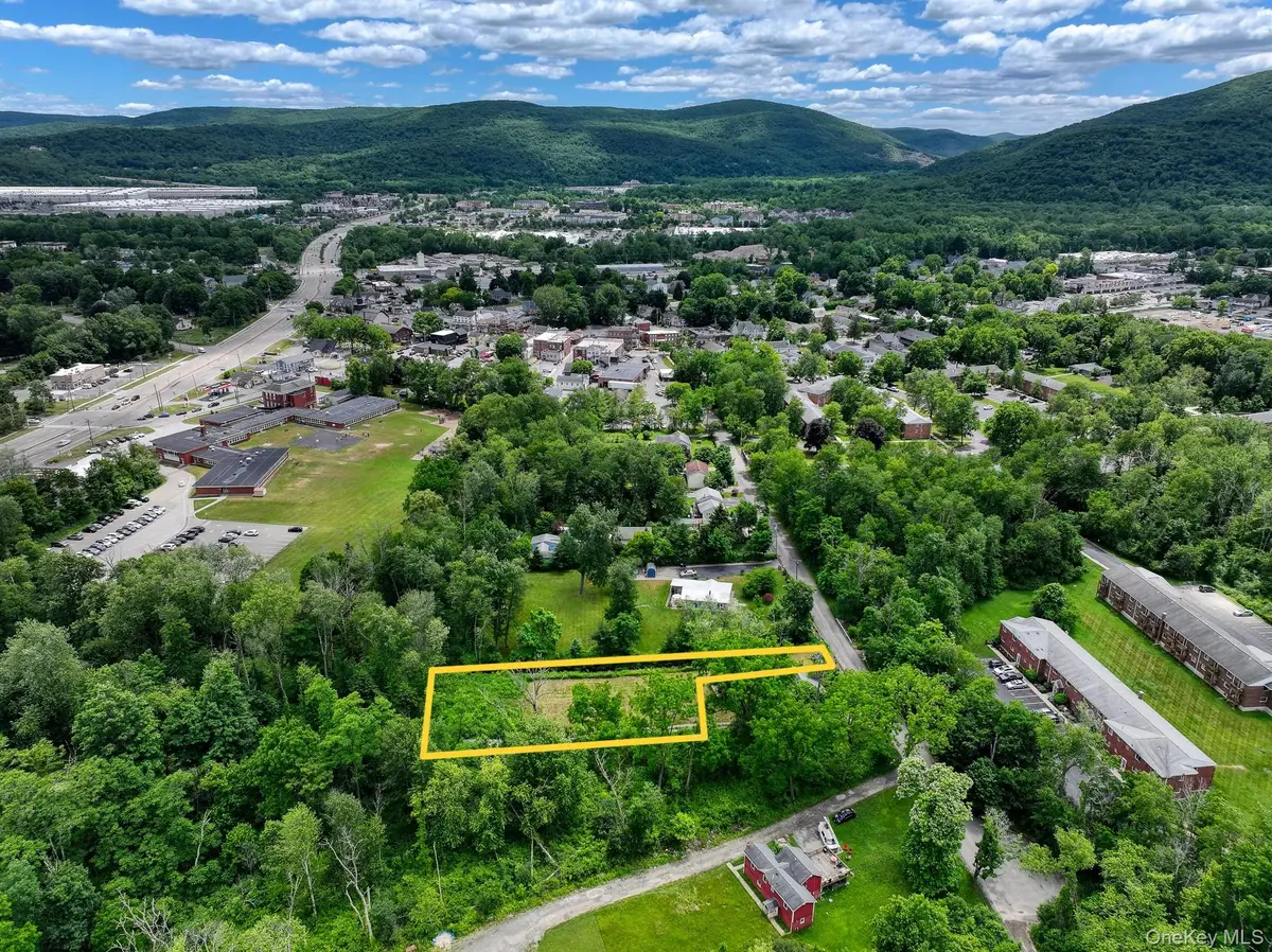 30 Givens LN, Fishkill, NY 12524