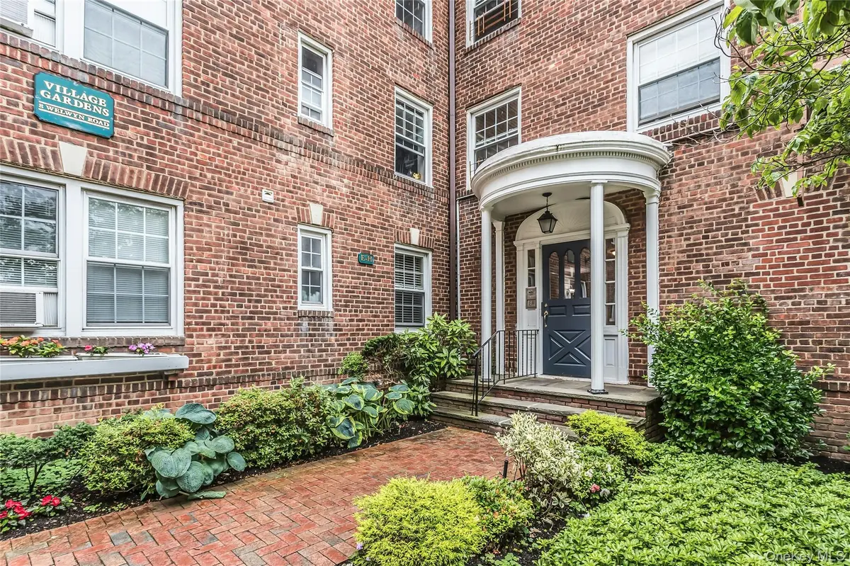 8 Welwyn RD #2F, Great Neck, NY 11021