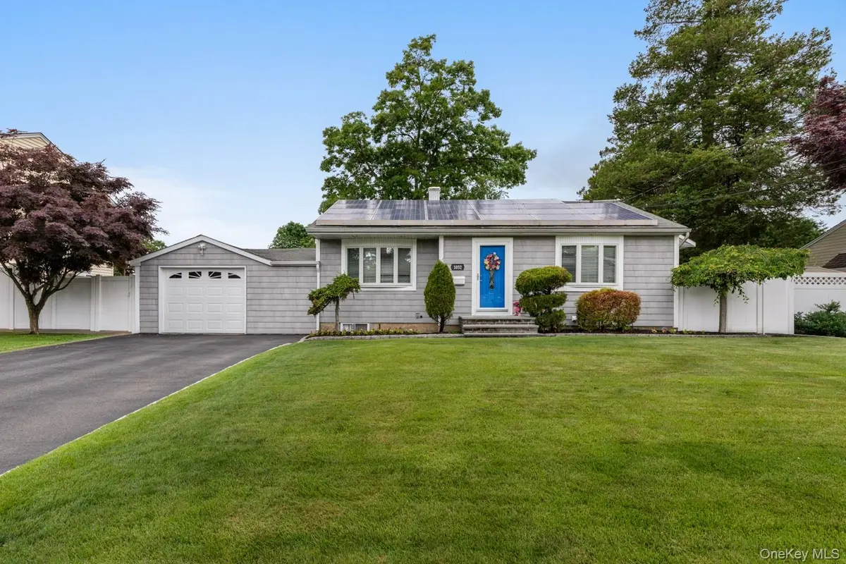 1032 Thompson DR, Bay Shore, NY 11706