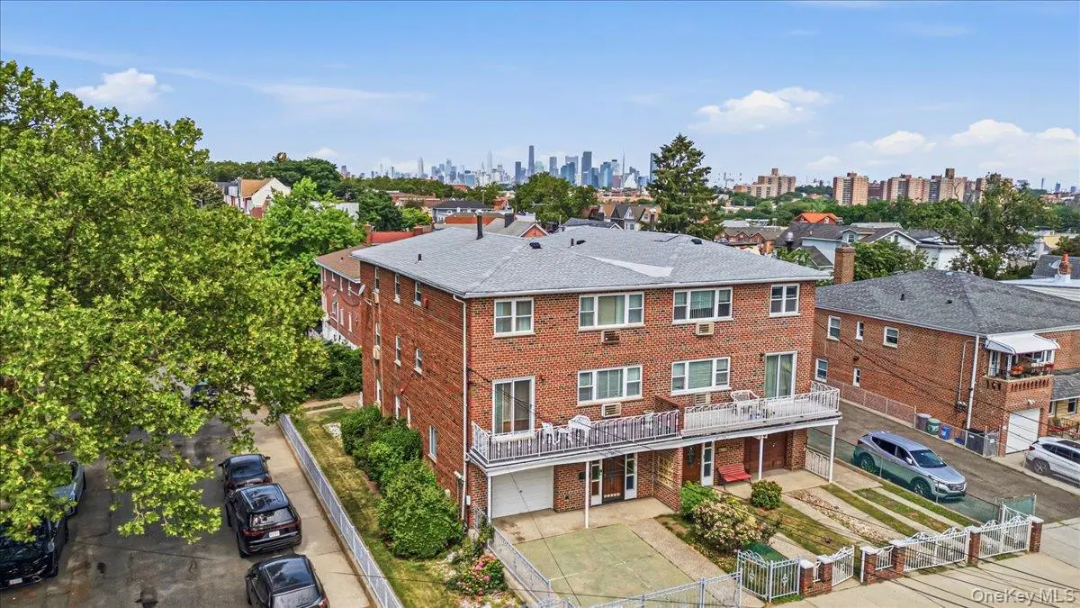 52-40 69th PL, Maspeth, NY 11378