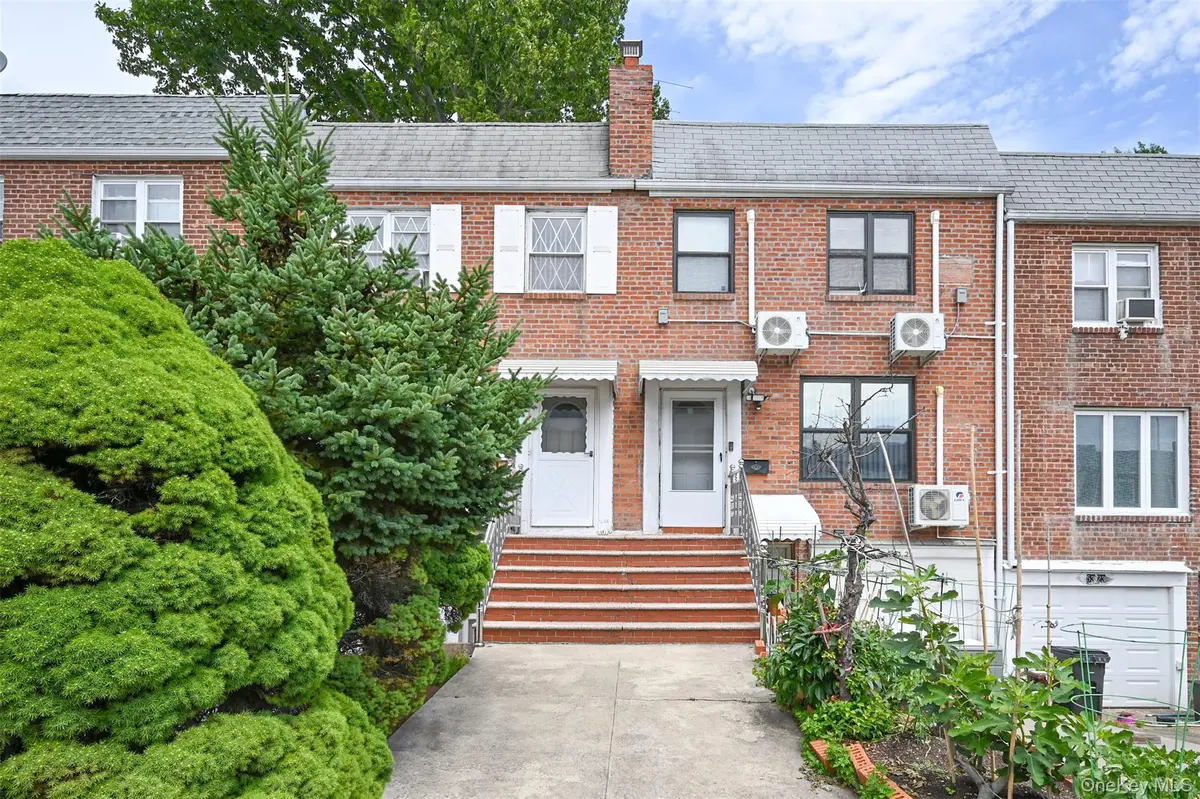 53-19 195th ST, Fresh Meadows, NY 11365