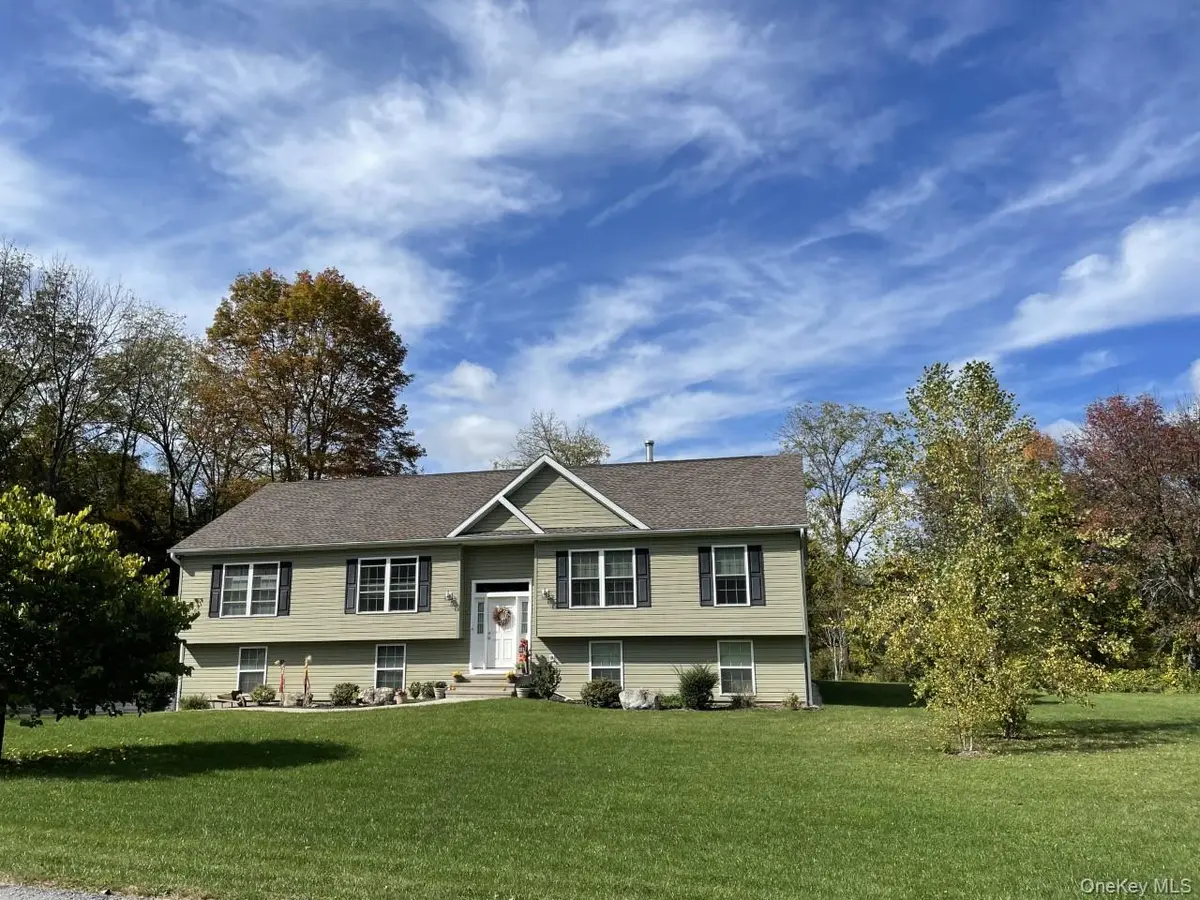 34 Palmer CIR, Poughquag, NY 12570