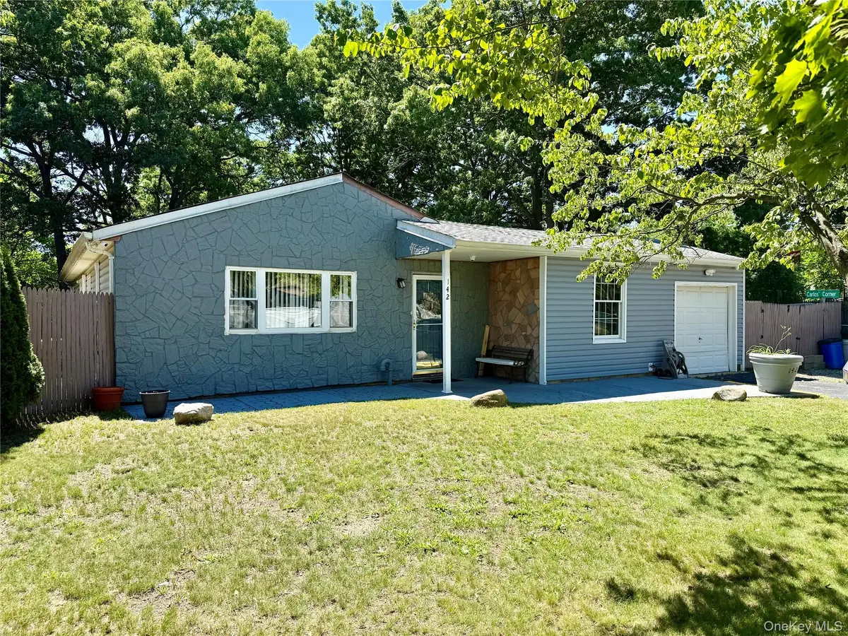 142 Palmer ST, Brentwood, NY 11717