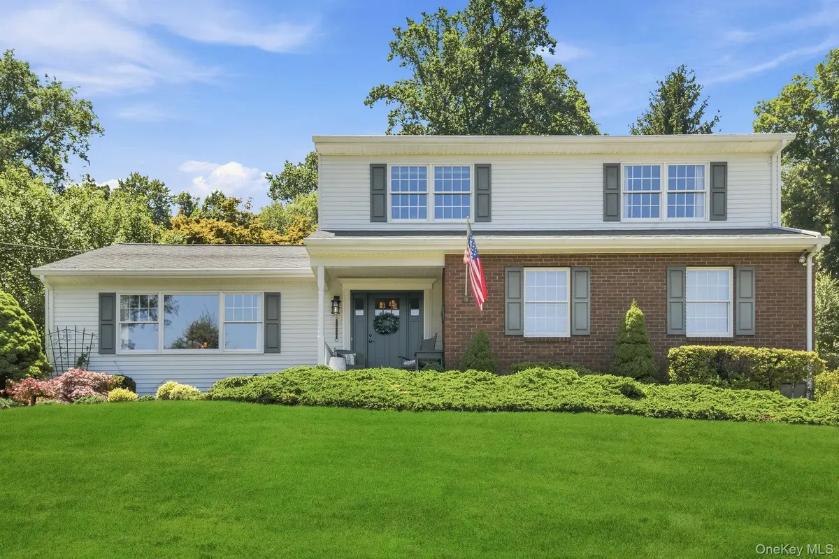 32 Bedell RD, Katonah, NY 10536