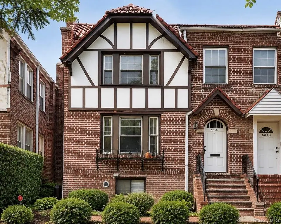 68-41 Dartmouth ST, Forest Hills, NY 11375
