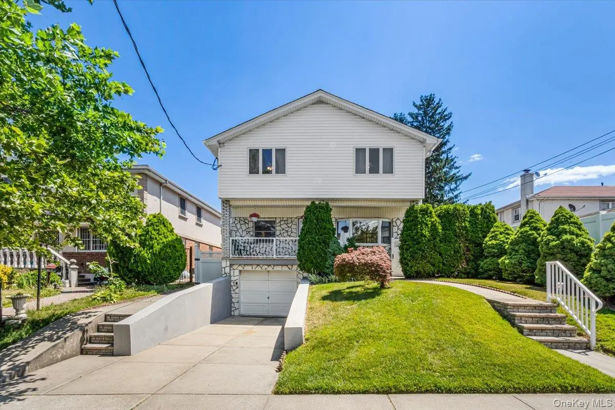6461 230th ST, Oakland Gardens, NY 11364