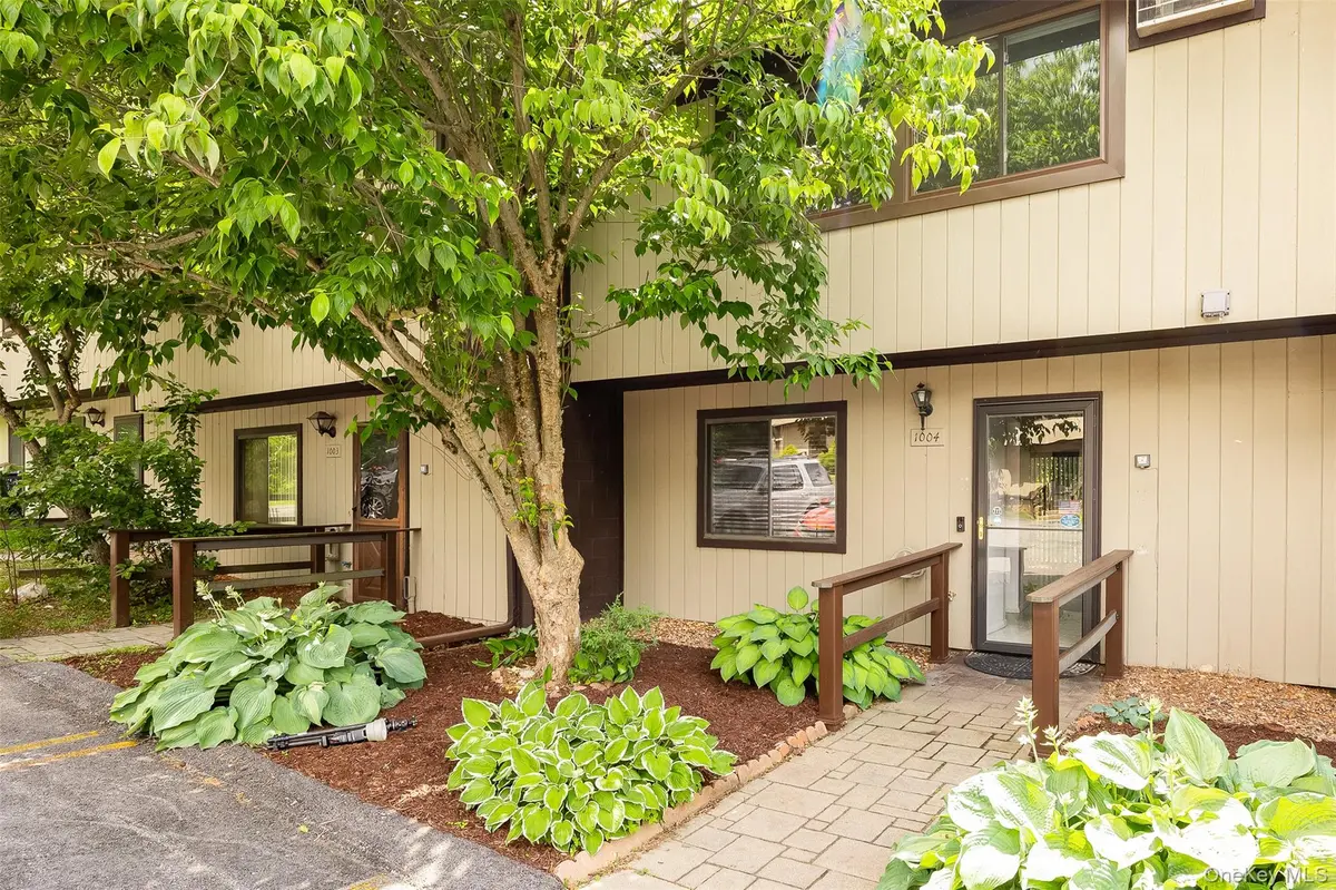 1004 Chelsea CV, Hopewell Junction, NY 12533