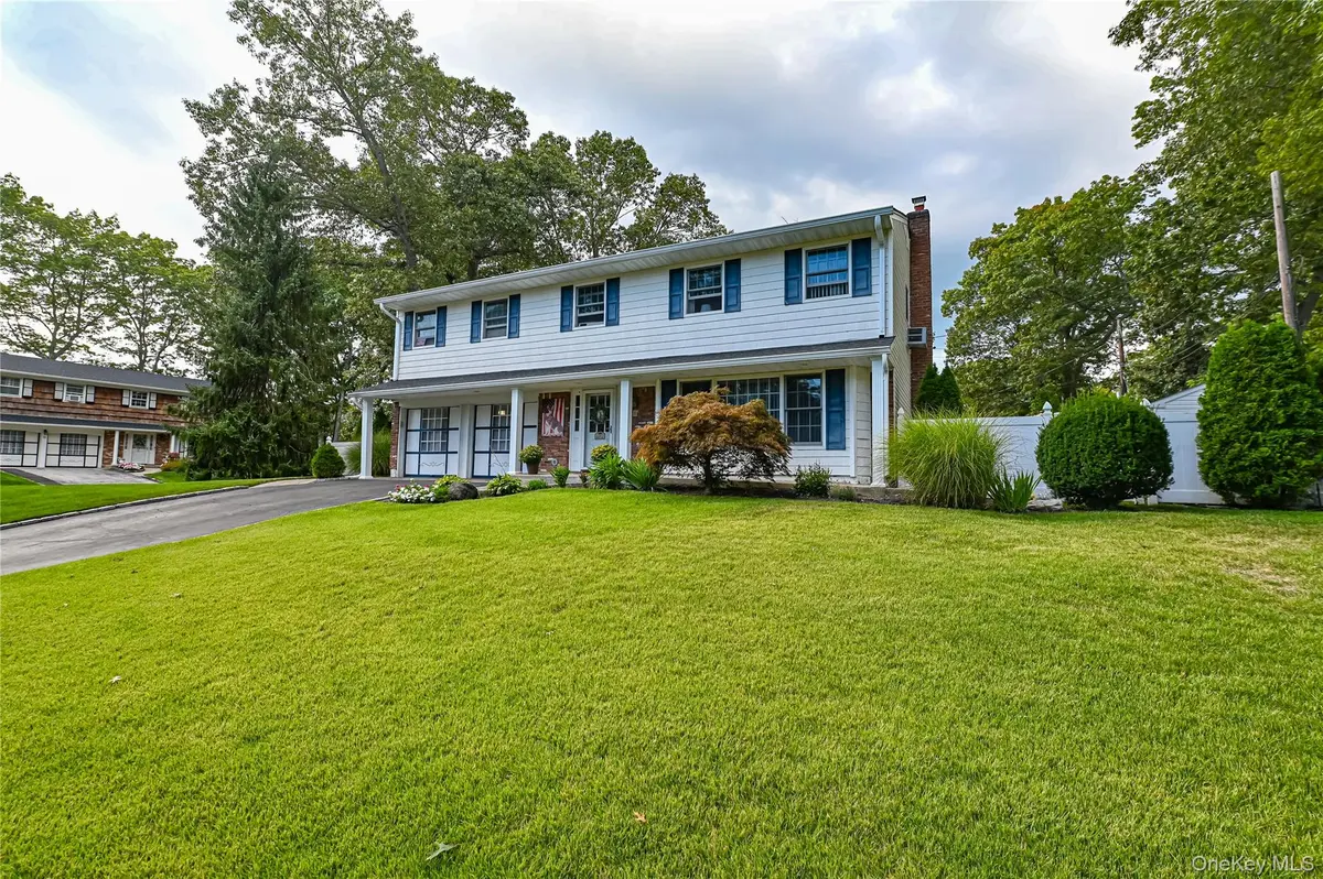 23 Hurtin BLVD, Smithtown, NY 11787