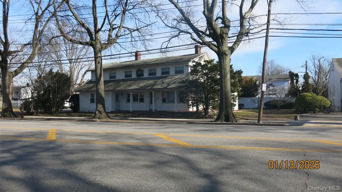 870 Carman AVE, Westbury, NY 11590