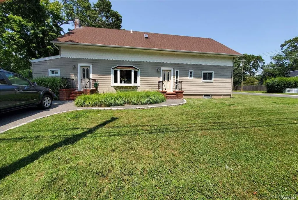 46 Laurel AVE, East Islip, NY 11730
