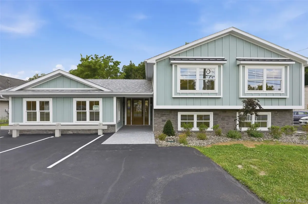 313 Fullerton AVE #6 Upper Level, Newburgh, NY 12550