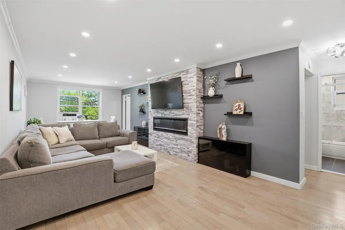 1304 Midland AVE #A24, Yonkers, NY 10704