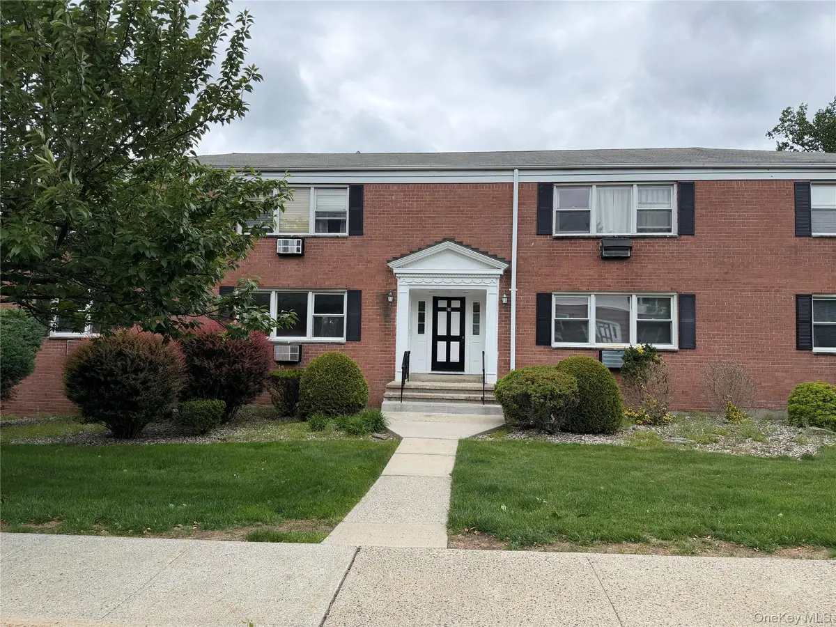 27 Bon Aire CIR #8301, Suffern, NY 10901