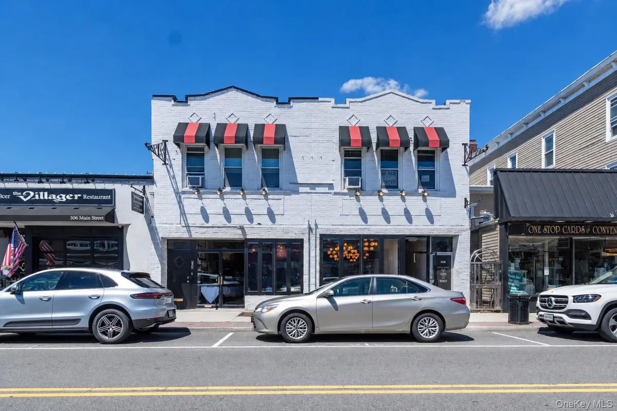 300-302 Main ST, Farmingdale, NY 11735