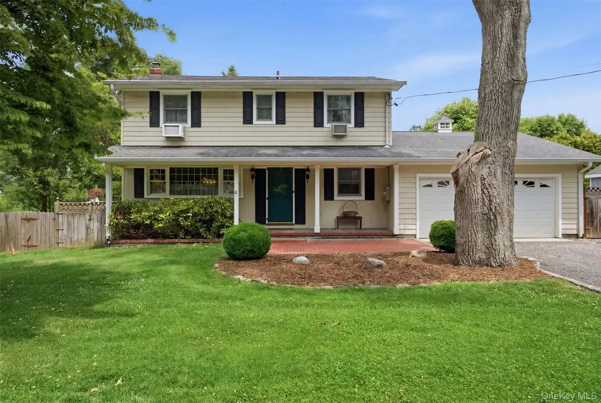 2 Ottawa AVE, Centerport, NY 11721