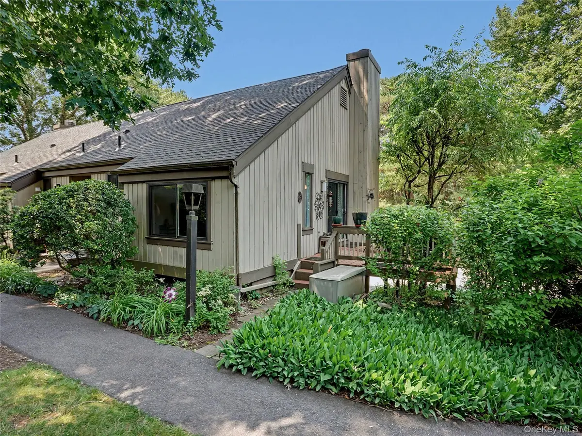 128 Heritage Hills DR #B, Somers, NY 10589