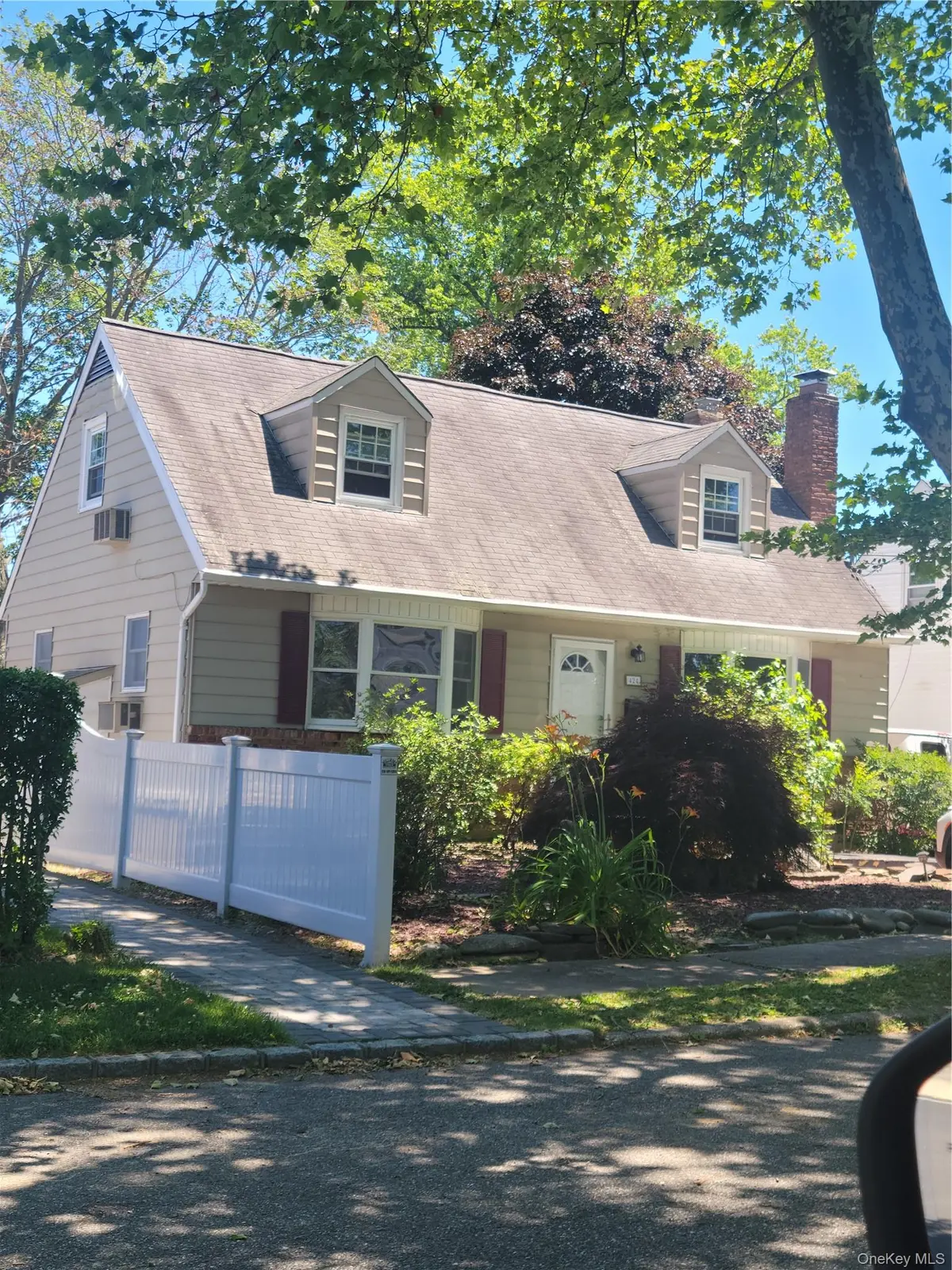 424 6th ST, East Northport, NY 11731