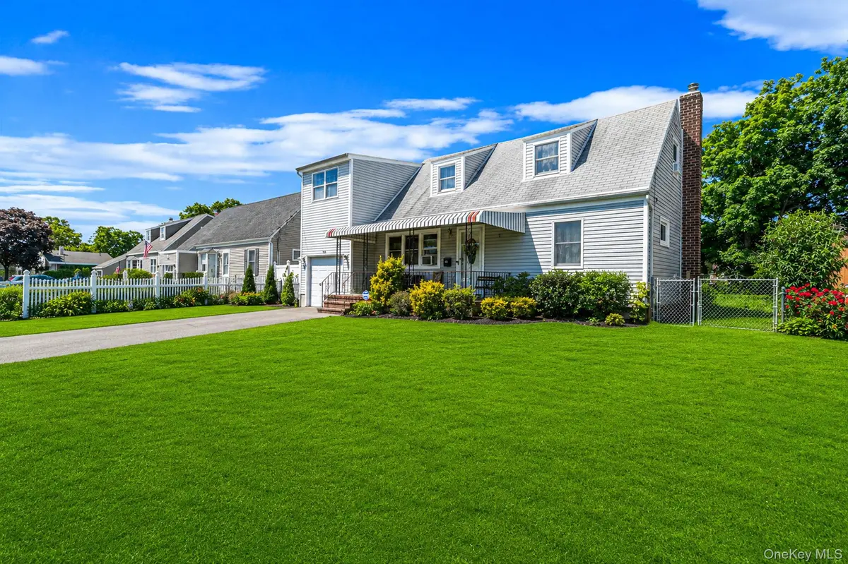 168 W 21st ST, Deer Park, NY 11729