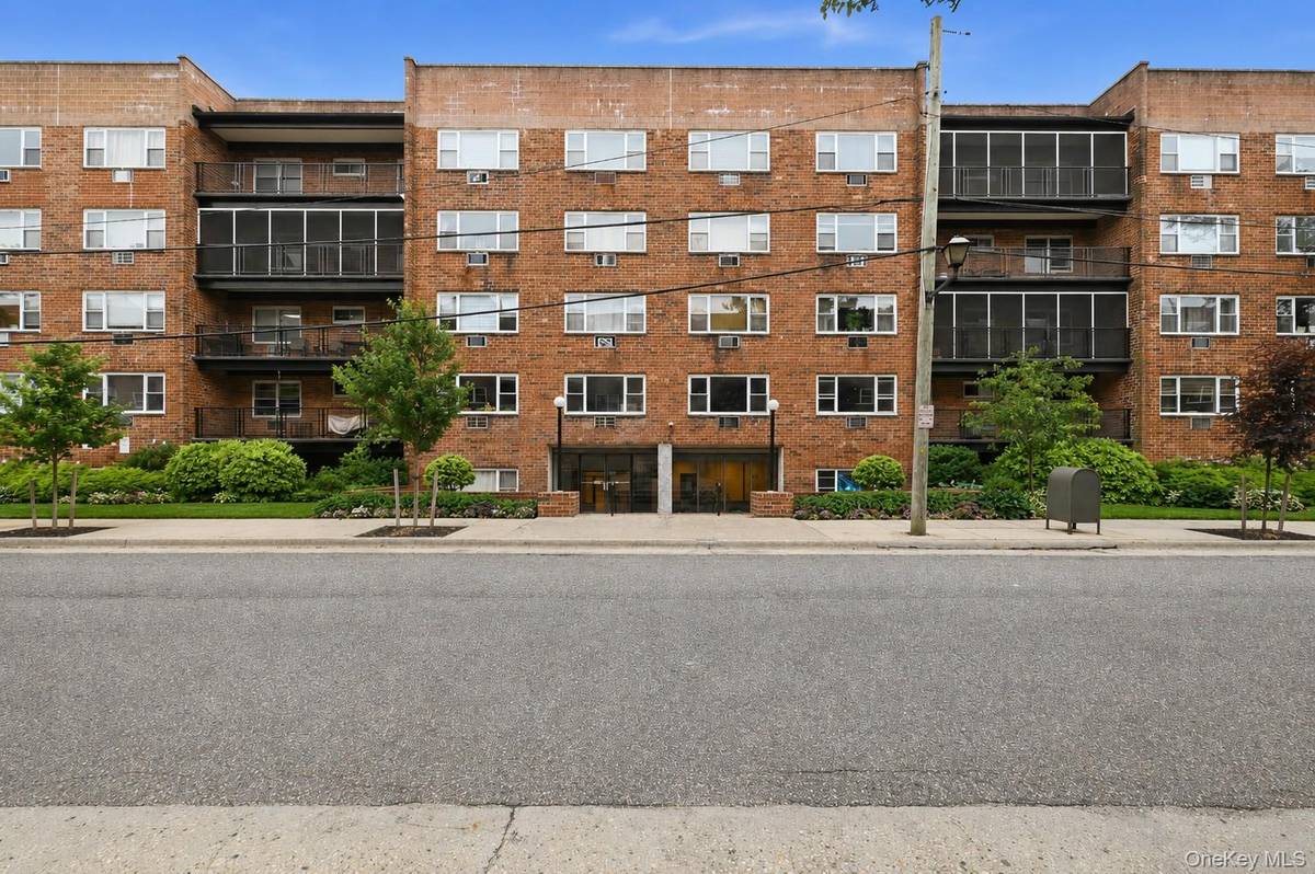 101 Lincoln AVE #4K, Mineola, NY 11501