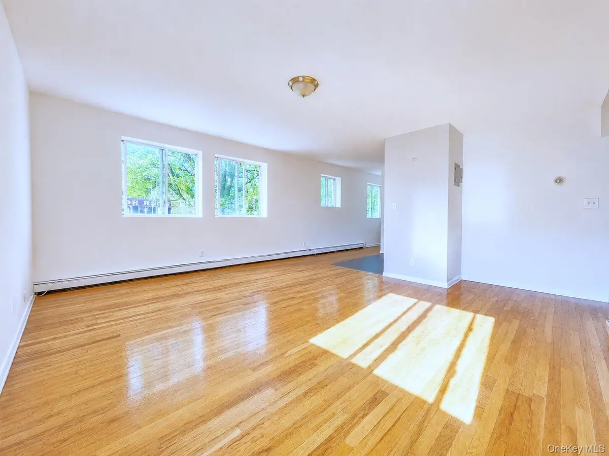 81-64 102nd AVE #3rd Fl, Ozone Park, NY 11416
